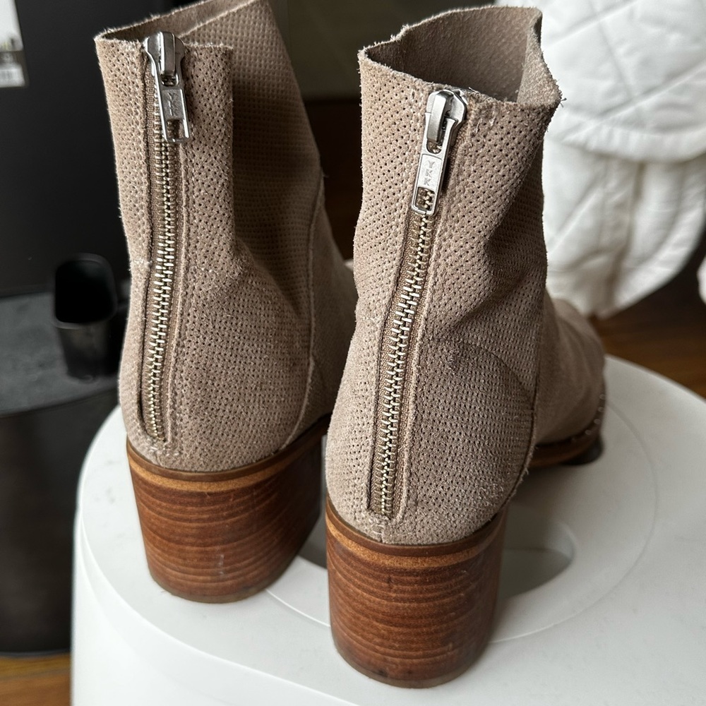 Bloomingdale’s ankle boots size 6.5